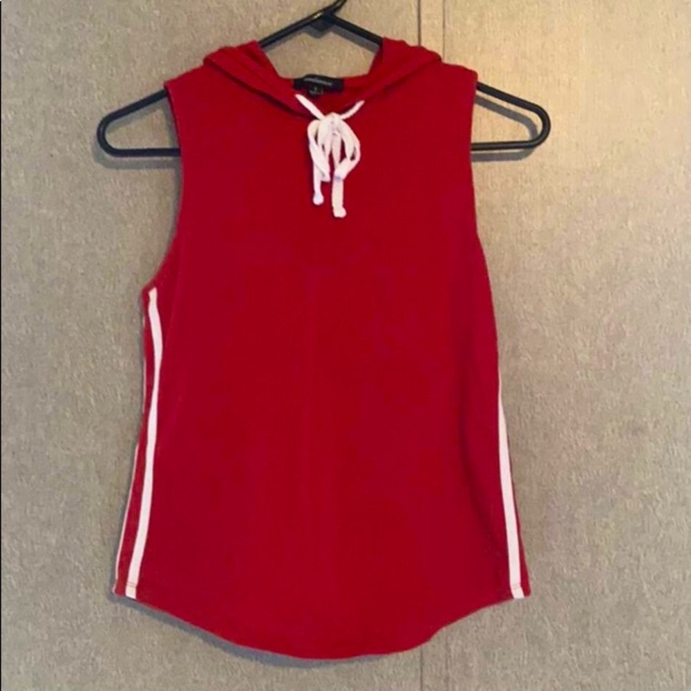 Sleeveless hooded shirt